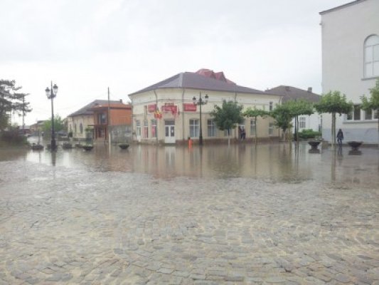 România, în alertă: După ninsori, ne pregătim de inundaţii!